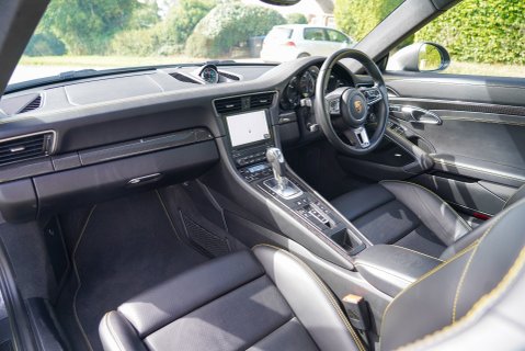 Porsche 911 TURBO S PDK 8