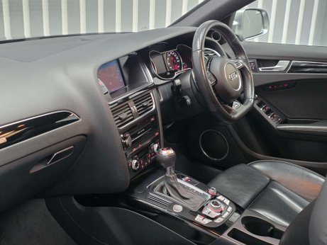 Audi RS4 4.2 FSI V8 Estate 5dr Petrol S Tronic quattro Euro 5 (450 ps) 38