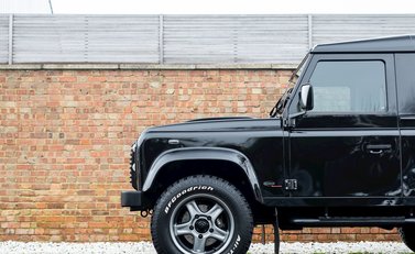 Land Rover Defender 90 XS Bowler 27