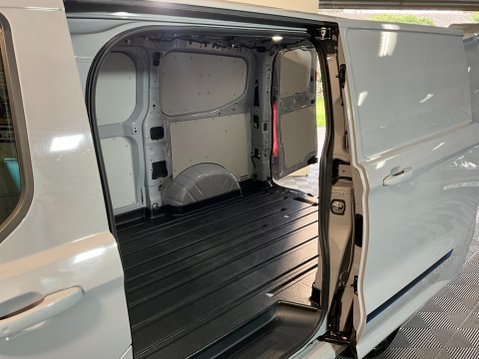 Ford Transit Custom 300 EcoBlue Sport Auto L1 H1 Euro 6 (s/s) 5dr 8