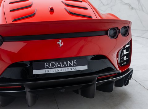 Ferrari 812 Competizione 35