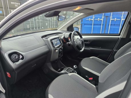 Toyota Aygo 1.0 VVT-i x-play Hatchback 5dr Petrol x-shift Euro 6 (Safety Sense) (71 ps) 40