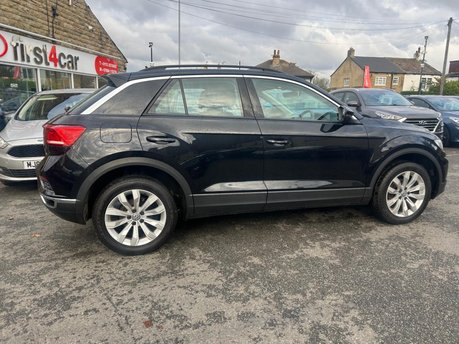 Volkswagen T-Roc SE TSI 9