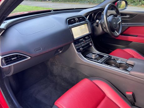 Jaguar XE 2.0d R-Sport Auto Euro 6 (s/s) 4dr 19