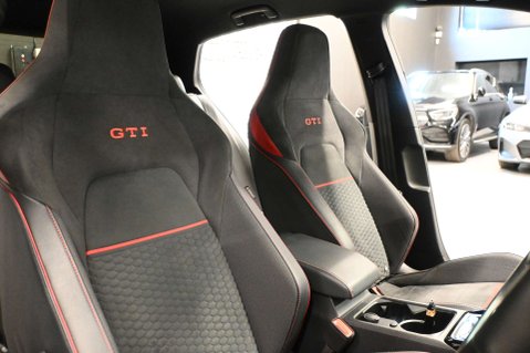 Volkswagen Golf 2.0 Golf Clubsport GTi TSi Semi-Auto 5dr 31