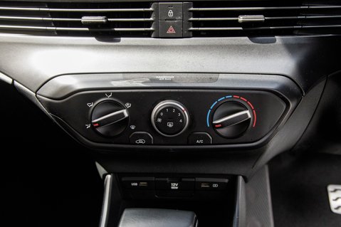 Hyundai BAYON T-GDI SE CONNECT DCT MHEV 33