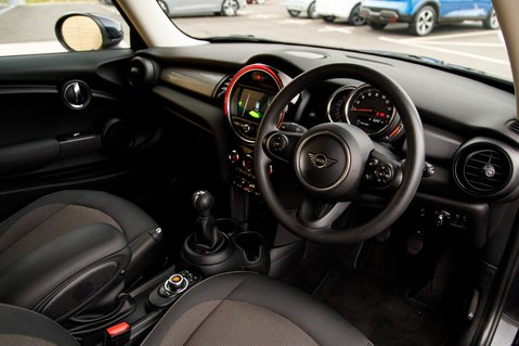 Mini Hatch COOPER CLASSIC 4