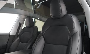 Tesla Model Y PREMIUM LONG RANGE RWD No Luxury Tax Available Now! 1 Owner VAT Qualifying 12