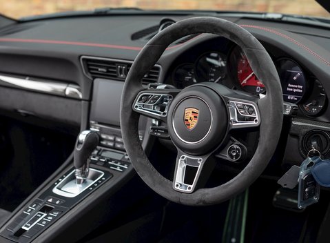 Porsche 911 Targa 4 GTS (991.2) 13