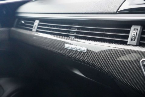 Audi RS4 Carbon Black 14