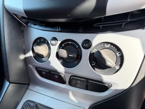 Ford Focus 1.0 ZETEC 13
