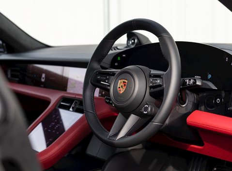 Porsche Taycan Turbo S 11