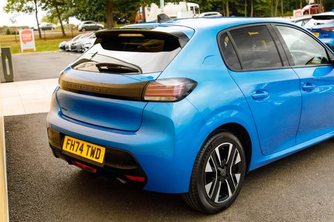 Peugeot 208 PURETECH ALLURE S/S 8