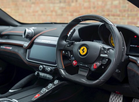 Ferrari GTC4 Lusso 11