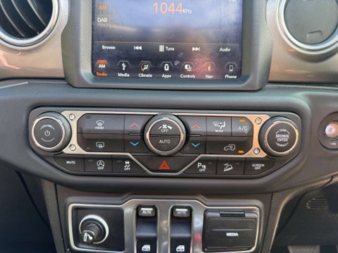 Jeep Wrangler 2.1 Wrangler Sahara MultiJet II Auto 4WD 2dr 39