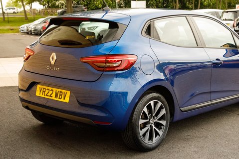 Renault Clio ICONIC TCE 8