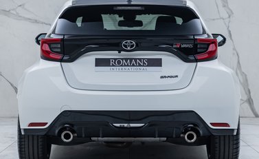 Toyota Yaris GR-Y CIRCUIT 10