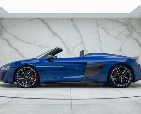 Audi R8 V10 PERFORMANCE CARBON BLACK SPYDER 