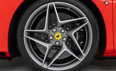 Ferrari F8 Spider 25