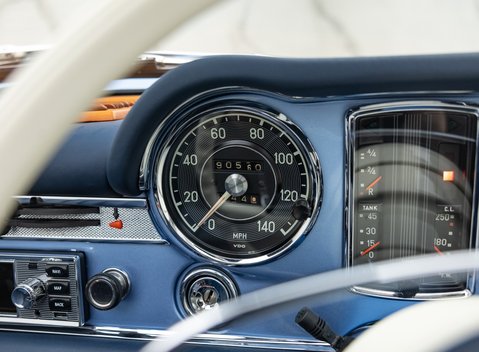 Mercedes-Benz 280 SL W113 Pagoda 26