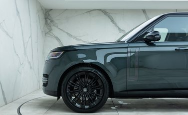 Land Rover Range Rover P530 Autobiography LWB 32