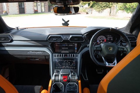 Lamborghini Urus V8 42