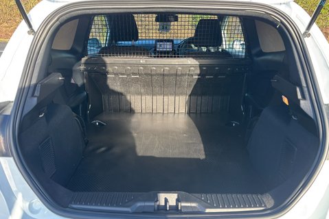 Ford Fiesta Sport 125 ps Ecoboost MHEV - Upgraded Sports Wheels 11