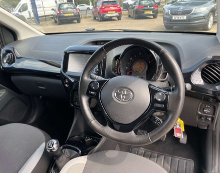 Toyota Aygo 1.0 Aygo X-Press VVT-i 5dr 17