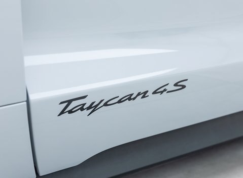 Porsche Taycan 4S 26