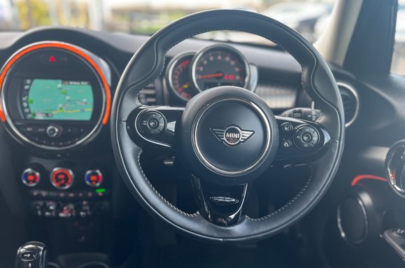 Mini Hatch COOPER EXCLUSIVE 5 DOOR AUTOMATIC 36