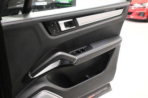 Porsche Cayenne 4.0 Cayenne V8 T Auto 4WD 5dr 48