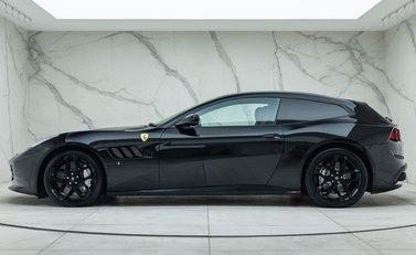 Ferrari GTC4 Lusso T 5
