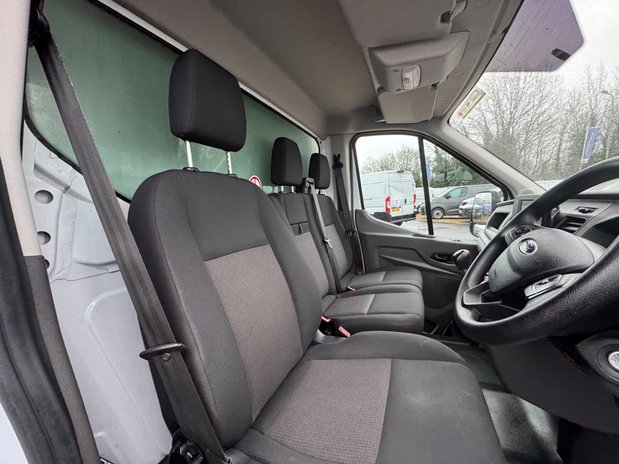 Ford Transit LUTON XLWB L4 Trend 350 130ps Tail Lift EURO 6 SELECT 17