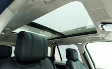 Land Rover Range Rover D300 Westminster Black Edition 11