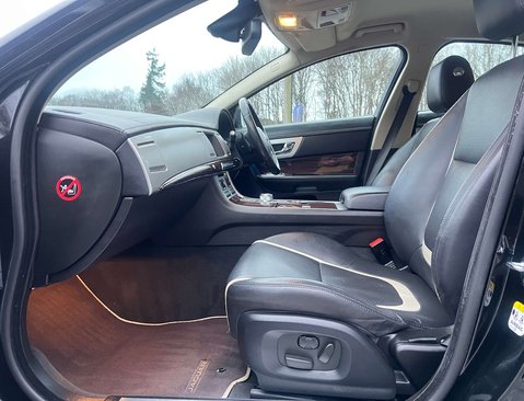 Jaguar XF 2.2d Portfolio Saloon 4dr Diesel Auto Euro 5 (s/s) (200 ps) 34