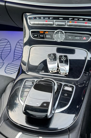 Mercedes-Benz E Class E 220 D AMG LINE PREMIUM - 2 OWNERS - 8 MERCEDES SERVICES - PAN ROOF 
