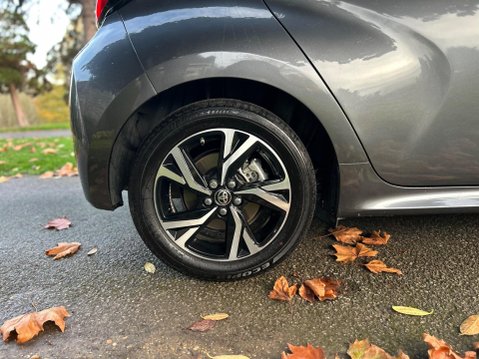 Toyota Yaris DESIGN FHEV 34