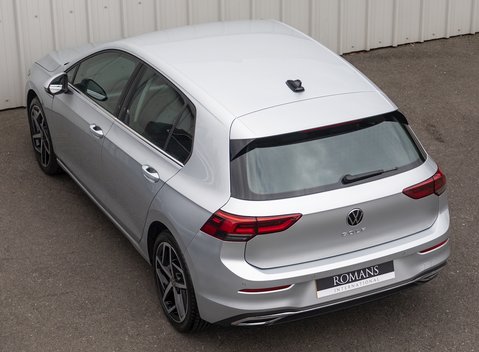 Volkswagen Golf 8 2.0 TDI Style 9