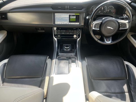 Jaguar XF 3.0 XF V6 S D Auto 4dr 9