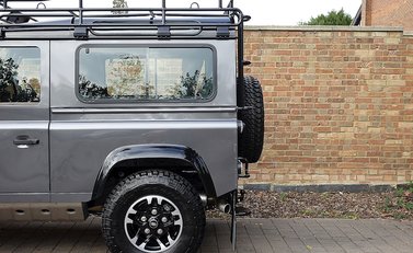 Land Rover 90 Adventure 10