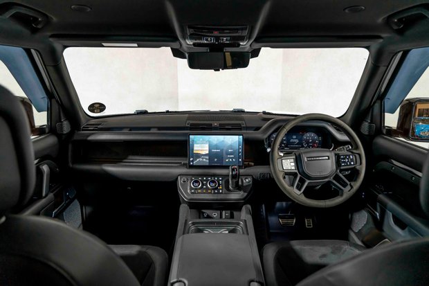 Land Rover Defender 90 V8. NOW SOLD. SIMILAR REQUIRED. PLEASE CALL 01903 254800. 4
