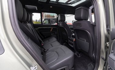 Land Rover Defender 110 X P400 16