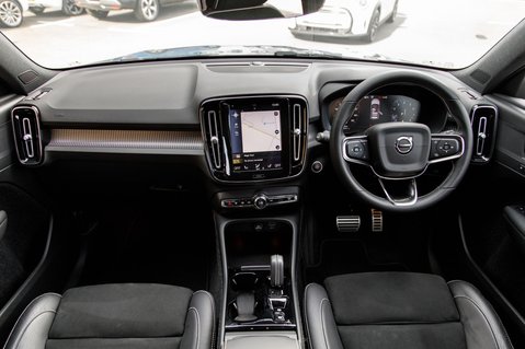 Volvo XC40 B4 R-DESIGN PRO AWD MHEV 3