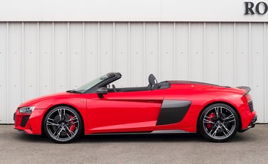 Audi R8 Spyder V10 Performance Carbon Black 2