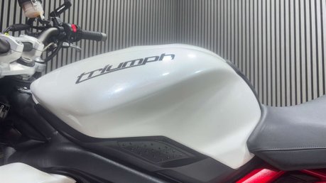 Triumph Street Triple R 2013 13K EXCELLENT CONDITION NEW MOT 675CC TRIPLE 36