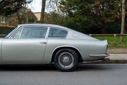 Aston Martin DB6 Mark II 12