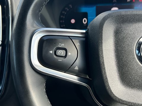 Volvo XC40 B4 PLUS AWD MHEV 30