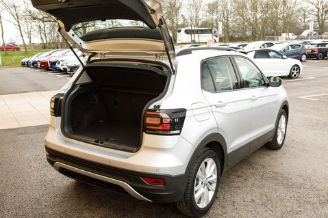 Volkswagen T-Cross SE TSI DSG 34