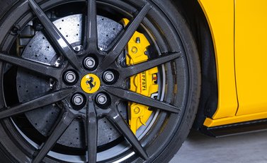 Ferrari F8 SPIDER 39