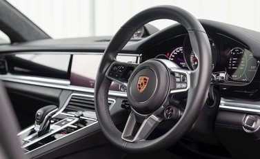 Porsche Panamera Turbo Sport Turismo 11